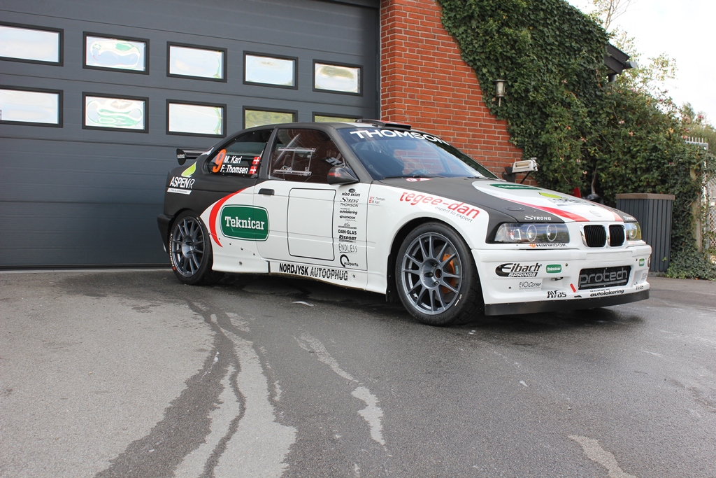 Morten Karl's BMW E36 er klar til igen at vise flaget i DM serien i rally, 31 august på Lolland Falster
(Foto: Finn Thomsen)